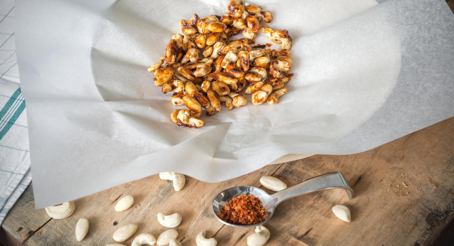 Spicy crispy nuts