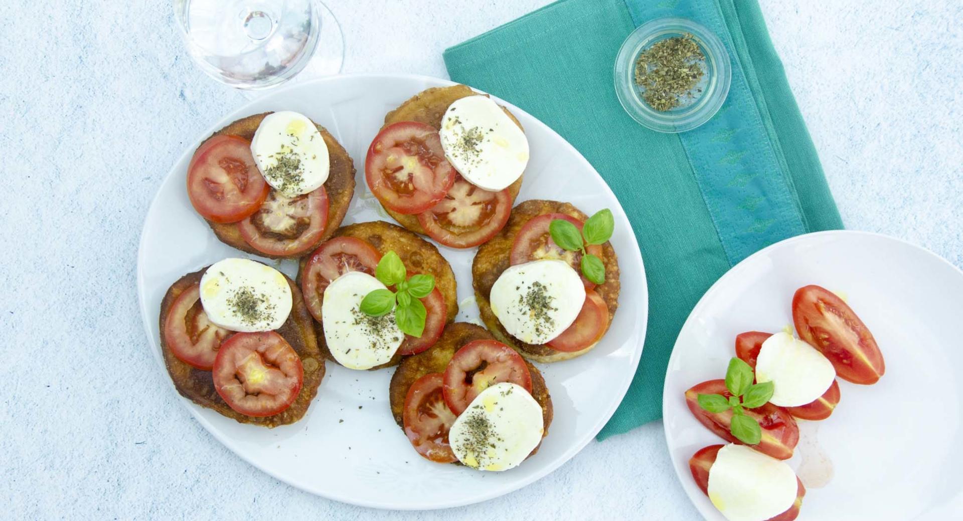 Deep-fried mini pizzas