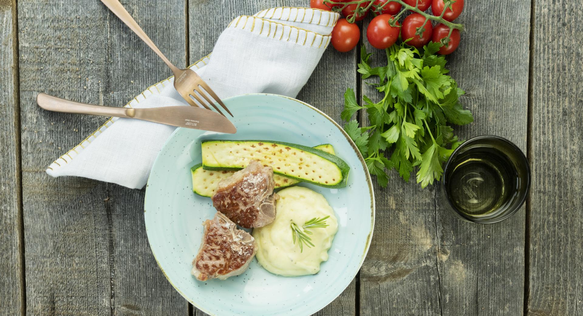 Grilled lamb chops with rosemary puree 