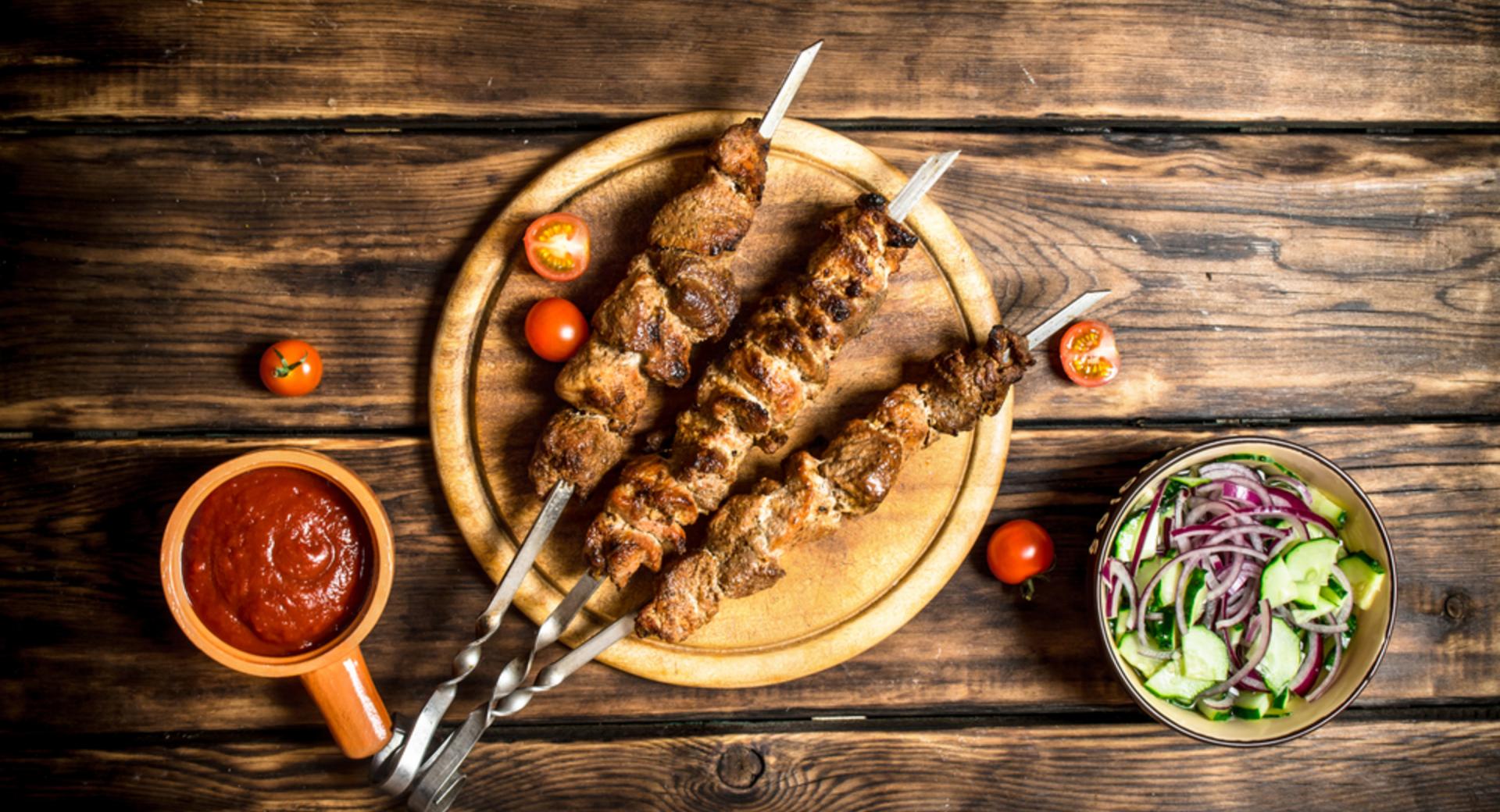 Shashlik skewers with tomato sauce