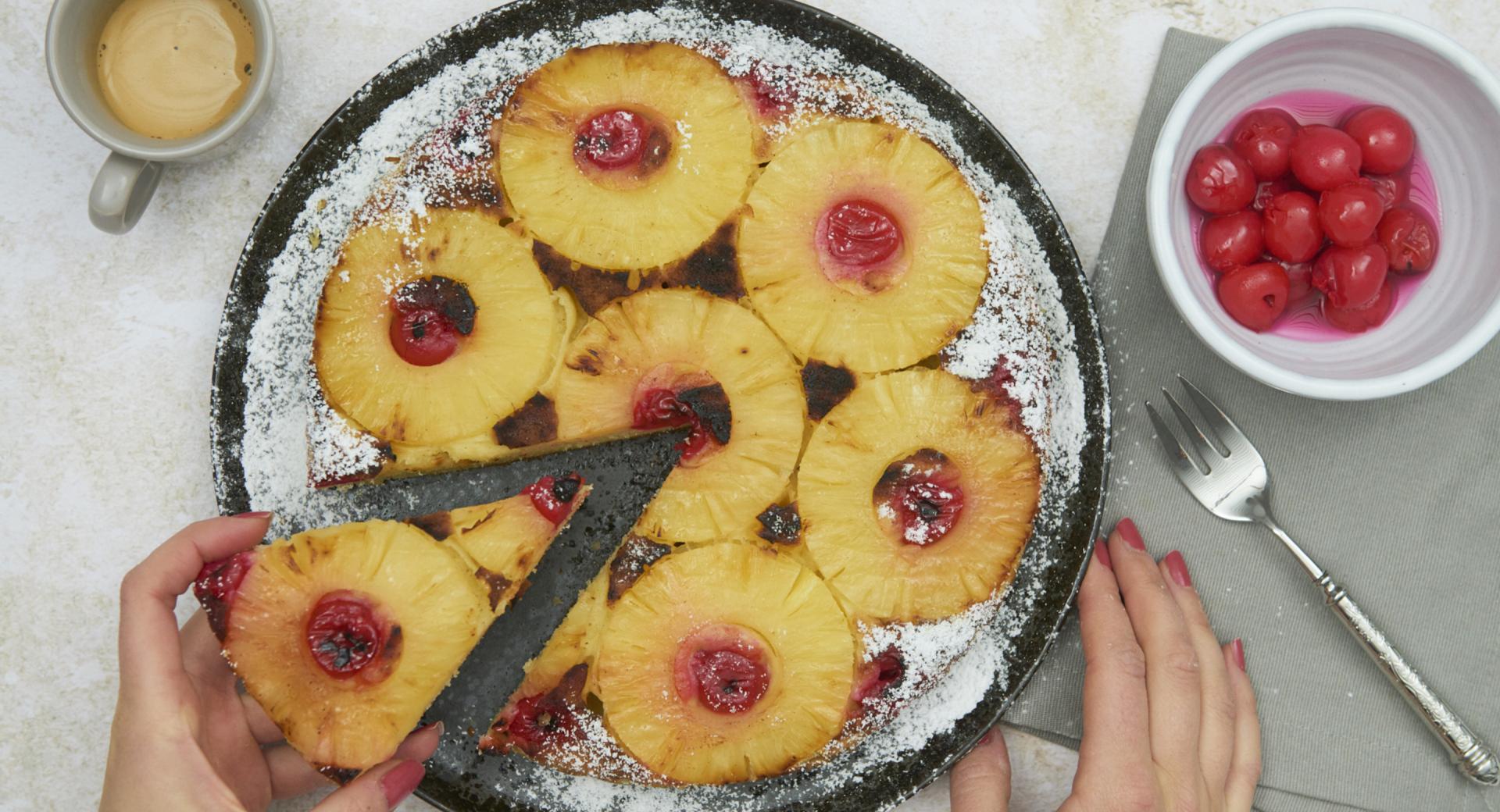  Pineapple cake with cherries