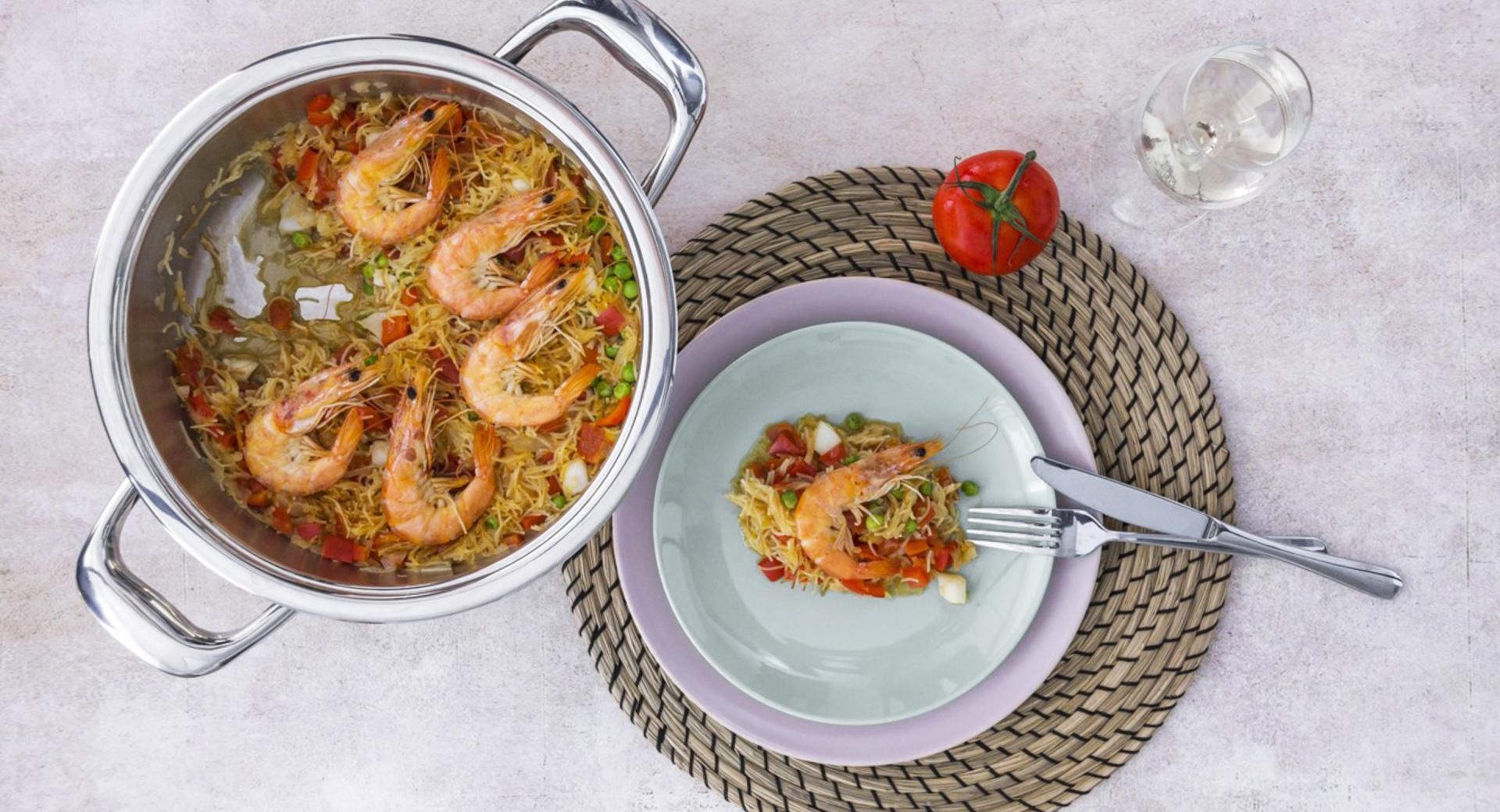 Spanish noodle casserole with seafood (fideuà)