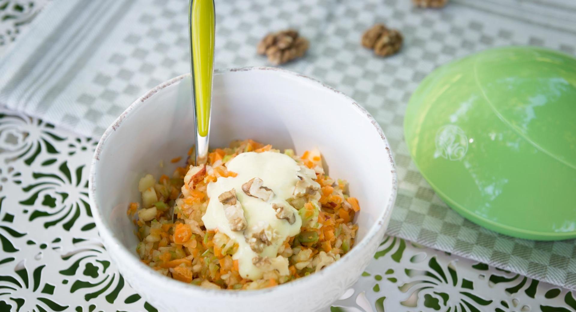 Apple-carrot salad with walnuts