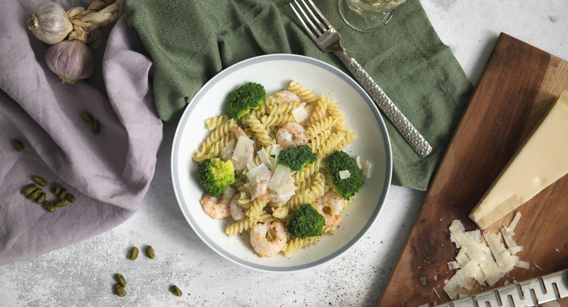 Pasta with shrimp and vegetables