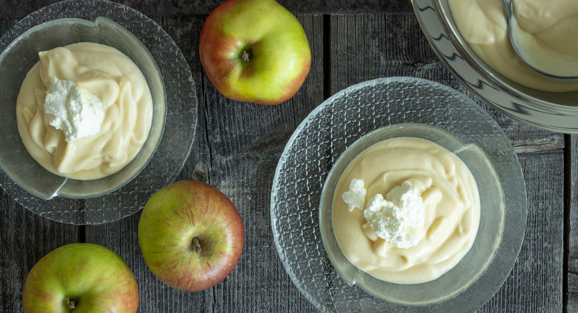 Apple mousse (Apple cider cream) 