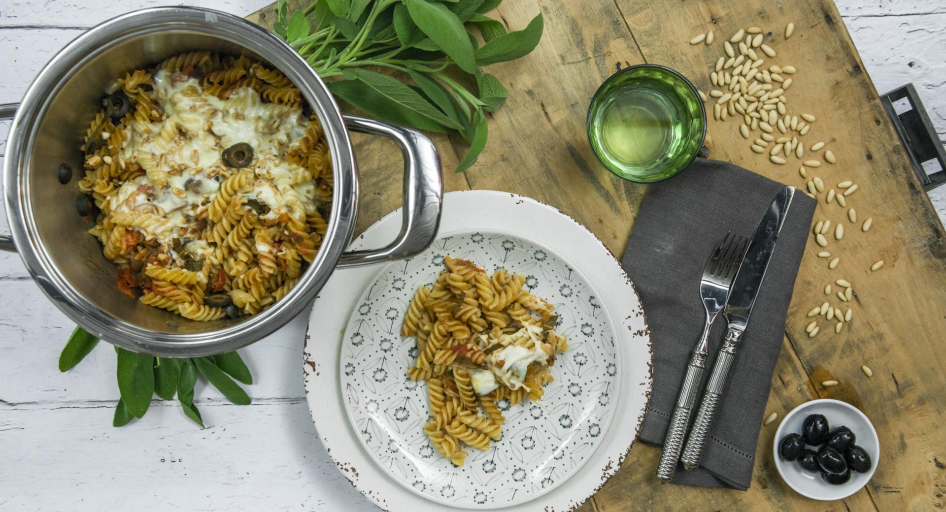 Fusilli gratin with olives and mozzarella