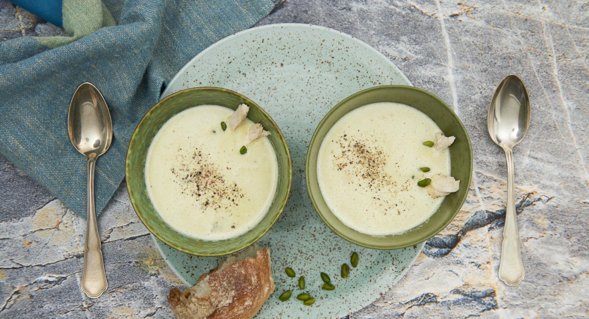Chicken soup with pistachios