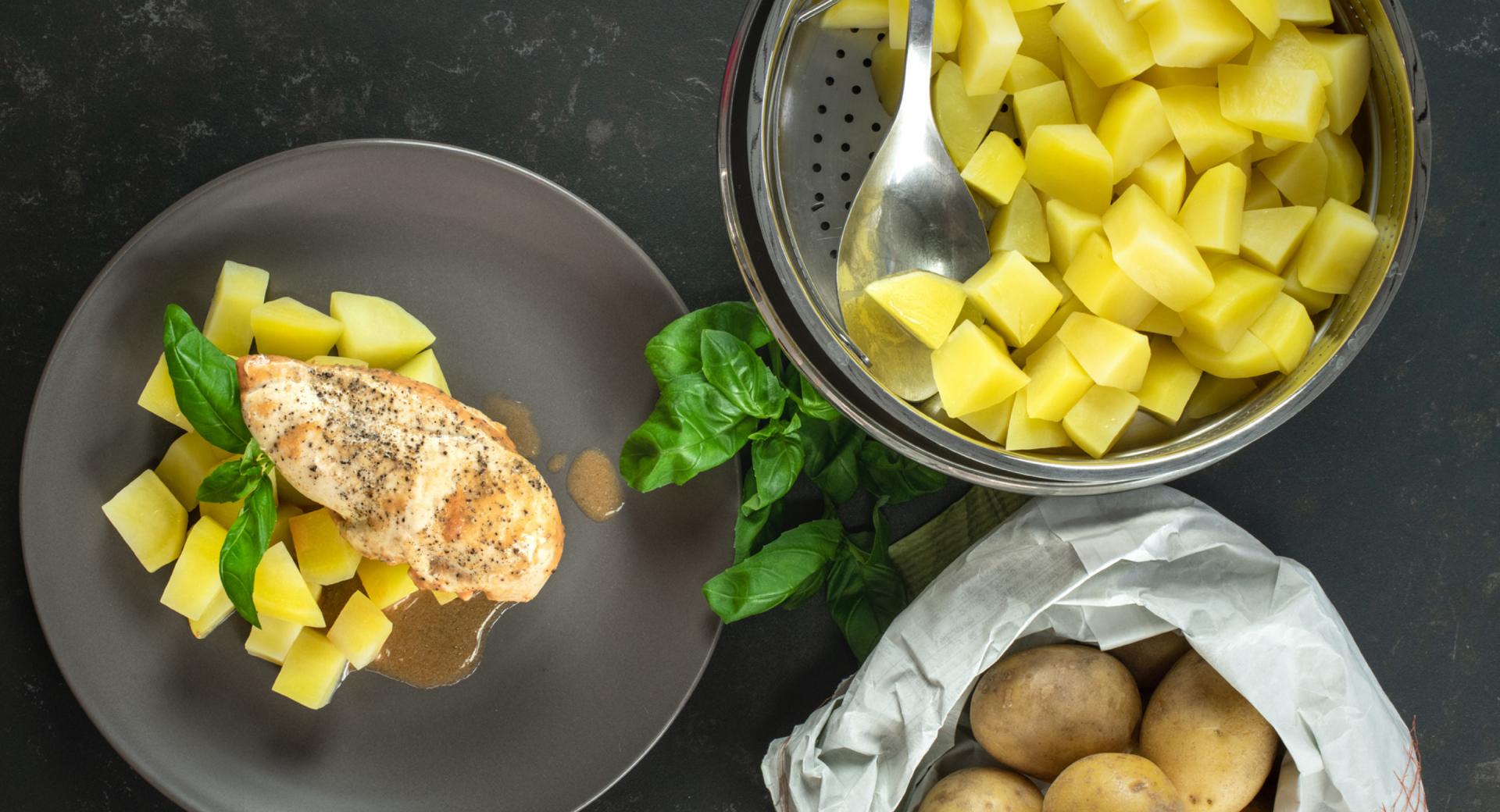 Stuffed chicken breast with potatoes