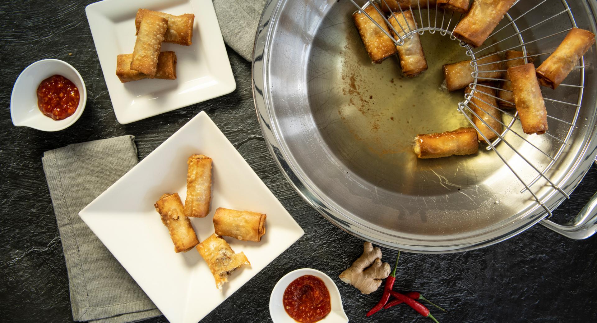 Spring rolls with sweet and hot sauce