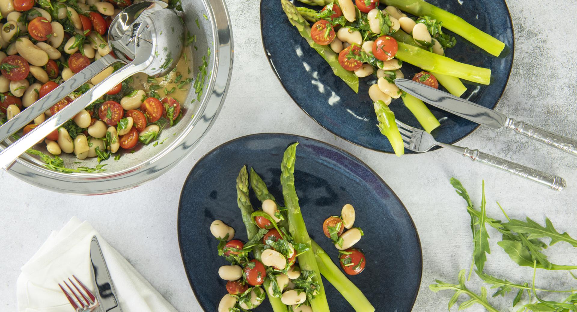 Salad with white beans and asparagus