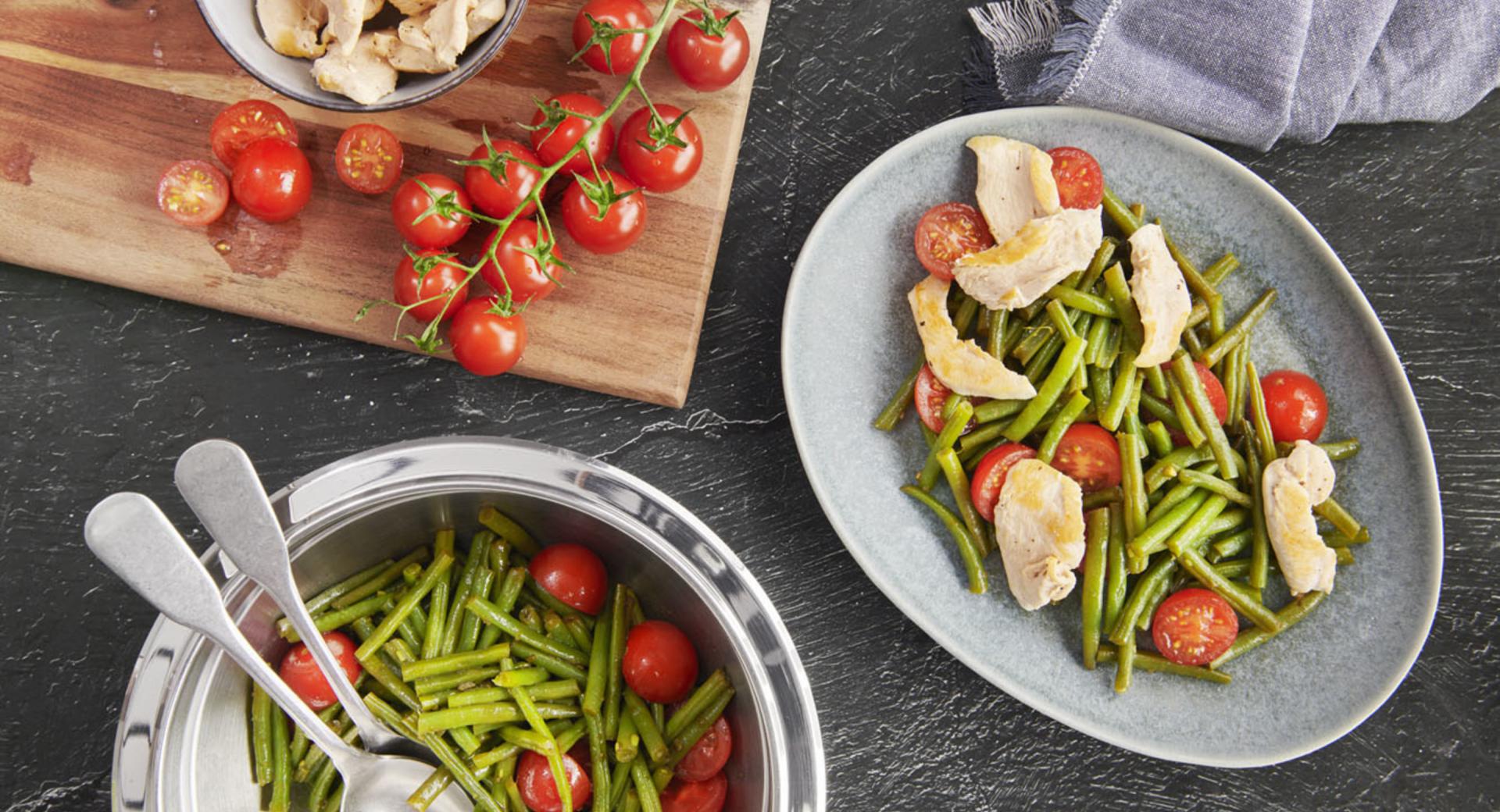 Spicy bean salad with chicken strips