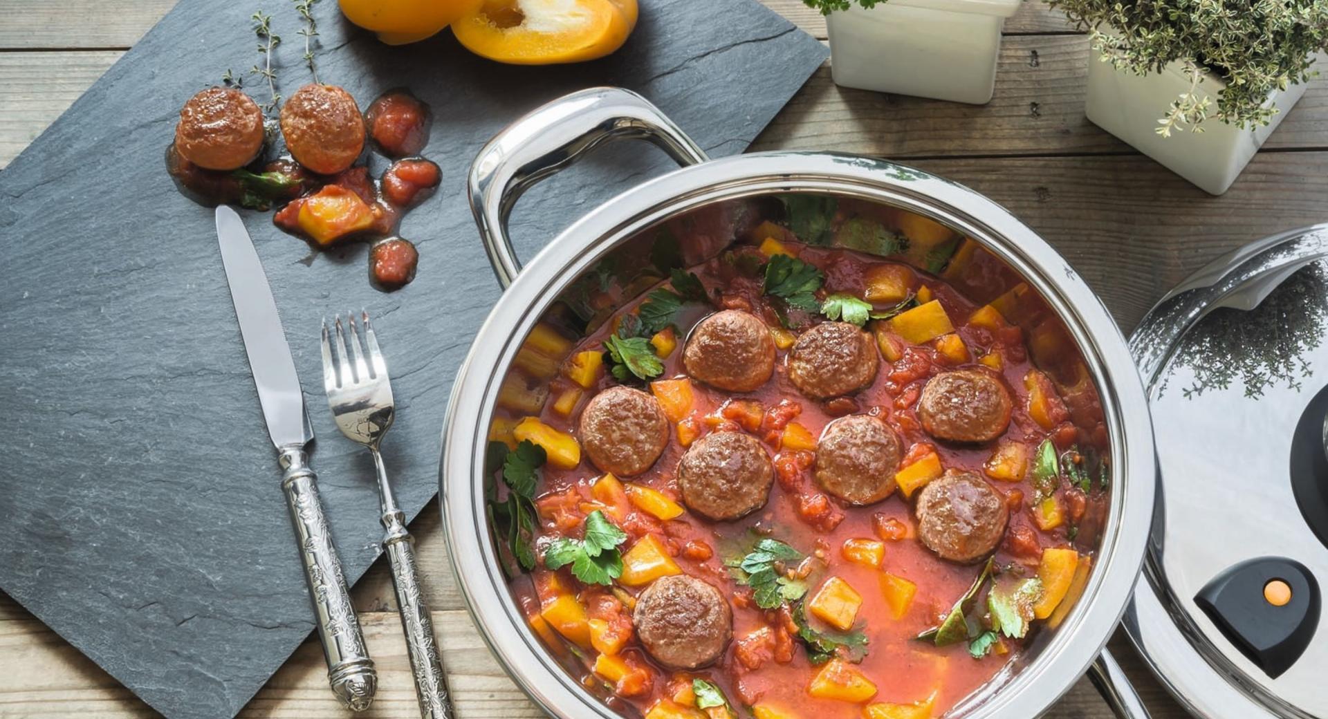 Meatballs with tomato sauce