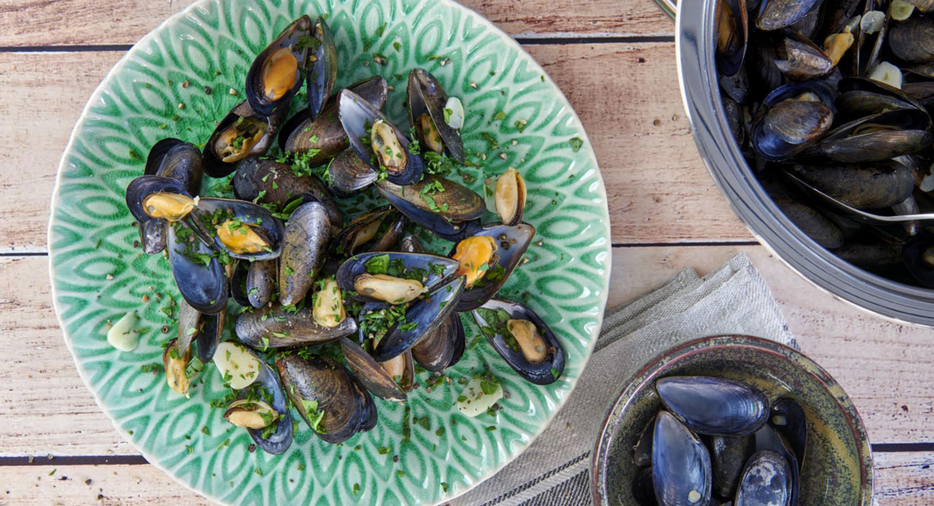 Peppered mussels
