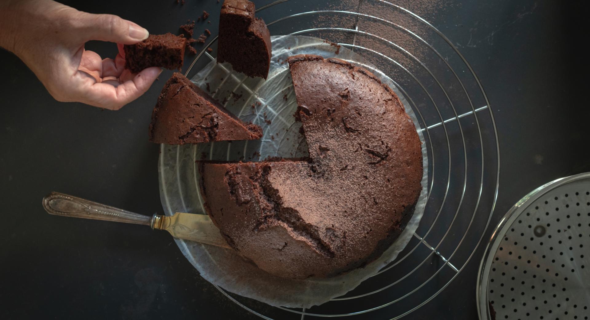 Steamed chocolate cake 