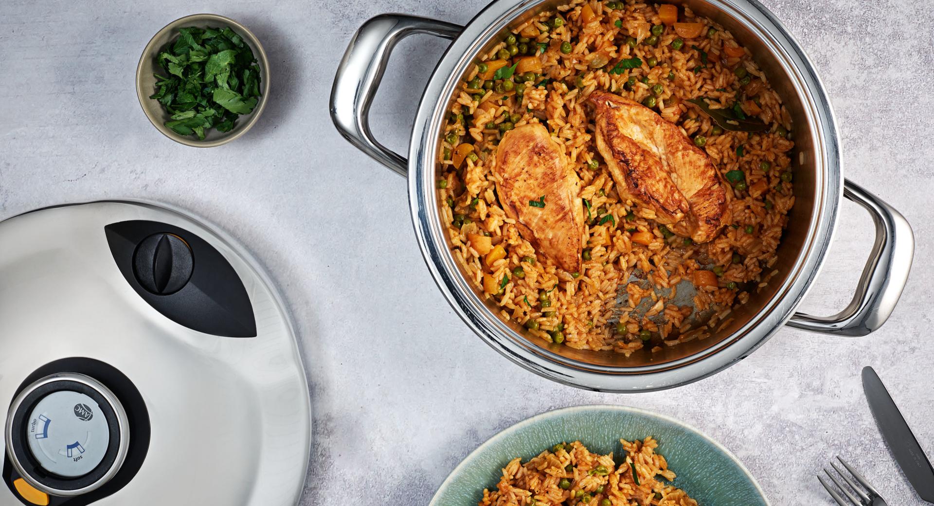 One-pot rice with chicken breast and vegetables