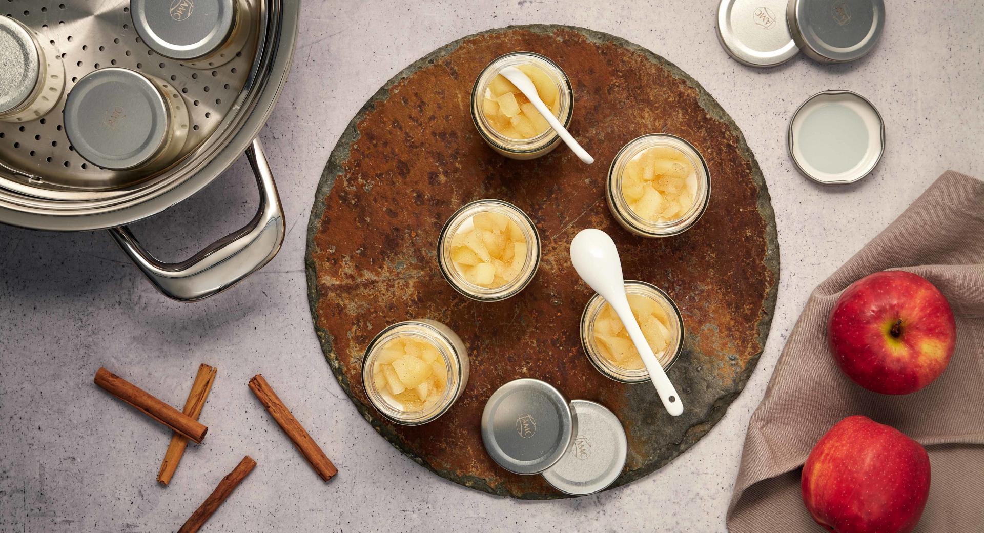 Yogurt with cinnamon apples