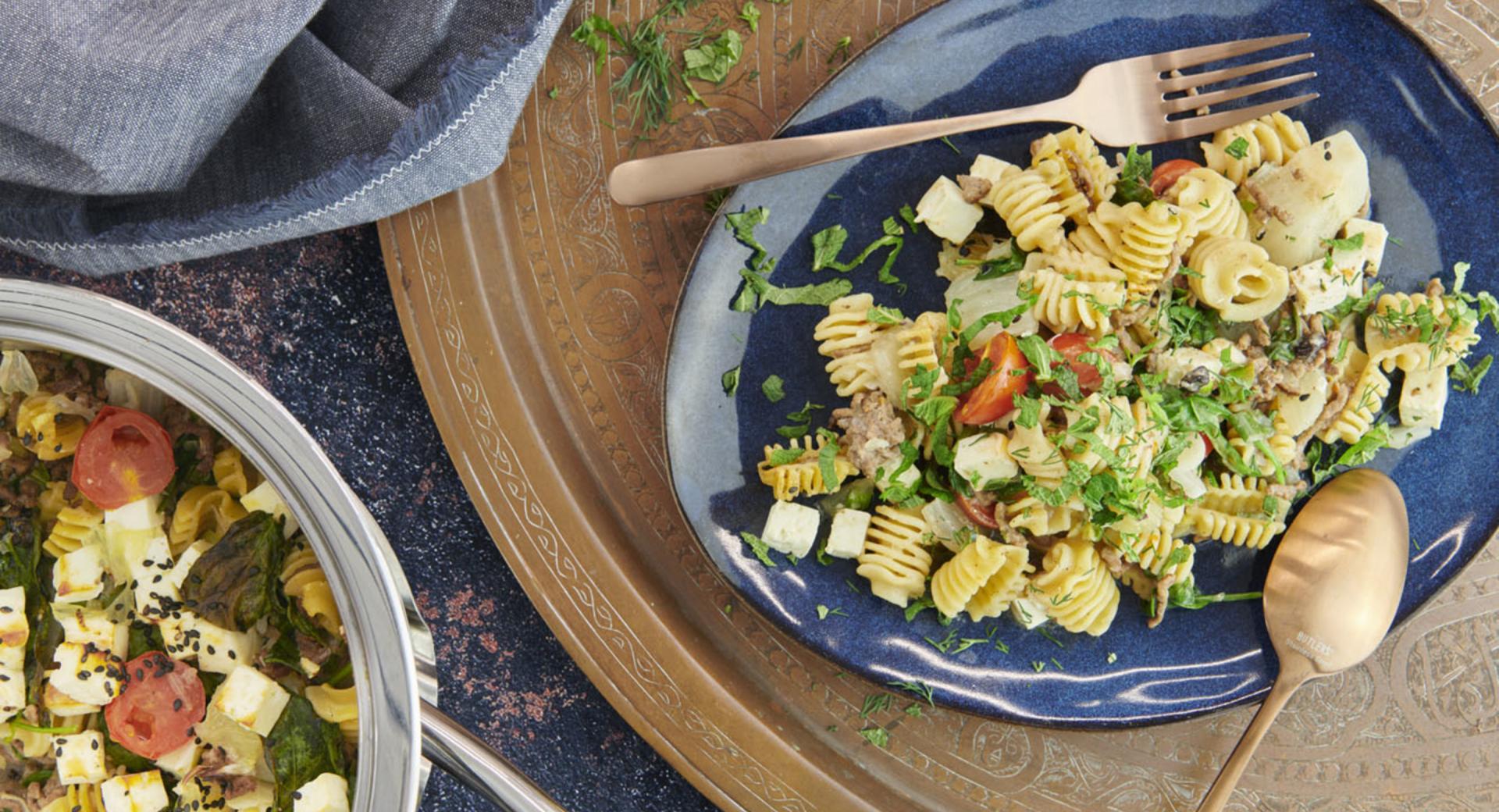 One pot pasta with spinach, cherry tomatoes and tahini