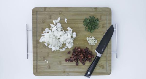 Peel potatoes, cut into cubes and mix with olive oil. Peel onion and garlic clove and cut into cubes. Cut chorizo into cubes and chop parsley leaves.