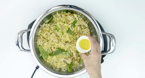 Open, add a dash of olive oil, salt and pepper and mix well.