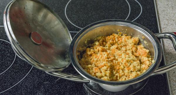 As soon as the Audiotherm beeps on reaching the vegetable window, set at low level and cook until done. Stir in Couscous and leave to steep for approx. 5 minutes.