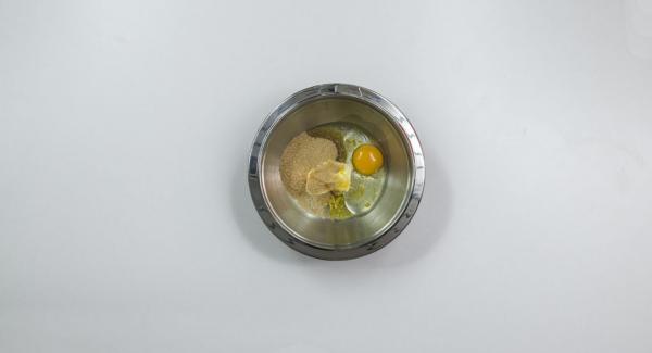 Stir butter until creamed with sugar, stir in vanilla sugar, lemon peel and egg.