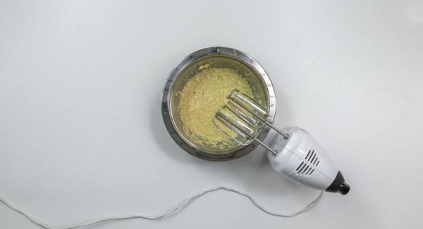 Stir butter until creamed with sugar, stir in vanilla sugar, lemon peel and egg.