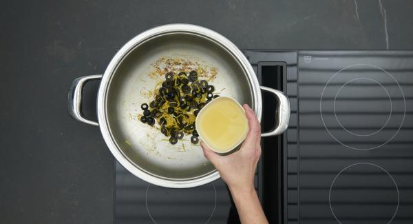 Remove garlic and rosemary, remove chicken breasts and keep warm. Sweat the lemon peel and the rest of the olives in the broth. Deglaze with lemon juice and chicken broth and boil vigorously.