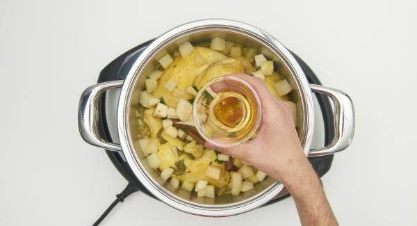 At the end of the cooking time, fold in the remaining pear cubes and serve drizzled with honey.