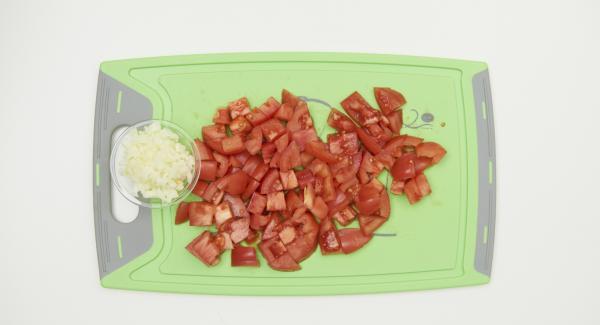 Peel and finely dice the onion, clean the tomatoes and cut into small cubes.