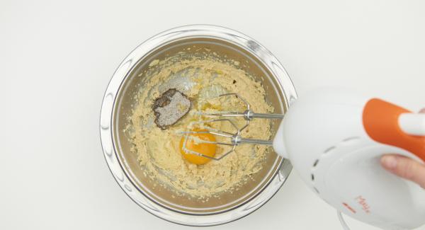Cream butter with sugar, stir in vanilla sugar, lemon peel and egg.