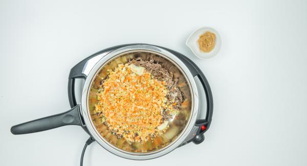 Add the chopped vegetable mixture and roast briefly. Put the lid on and leave to stand for approx. 5 minutes. Stir in peanut butter and season to taste, then allow to cool.