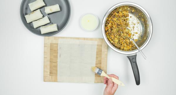Spread out the dough sheets on the work surface, if necessary cut into rectangles. Brush the edges quickly with egg white, put a tablespoon of filling on each and wrap quickly into small spring rolls.