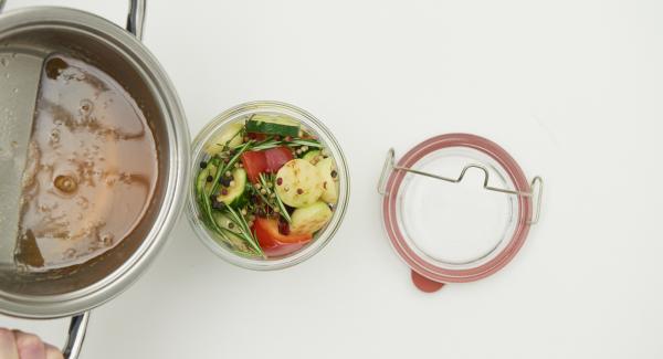 Pour the hot marinade over the vegetables. Close and fix with clean rubber ring and lid.