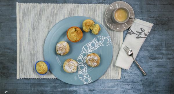 Let the muffins cool down and serve sprinkled with icing sugar.