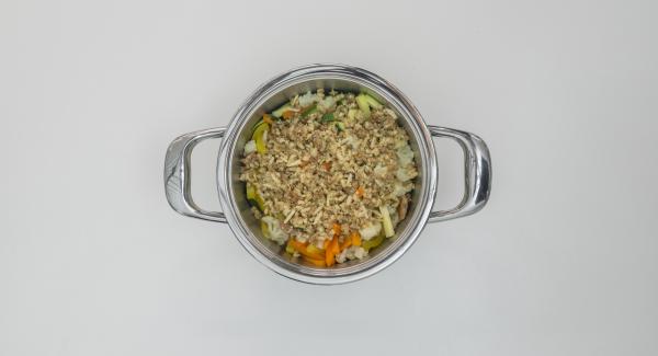 At the end of cooking, spread the crispy mixture over the vegetables and place the pot into the inverted lid.