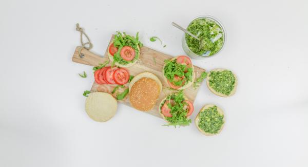Toast buns as much as you like and spread with pesto. Cover with rocket, tomatoes and patties and serve immediately.
