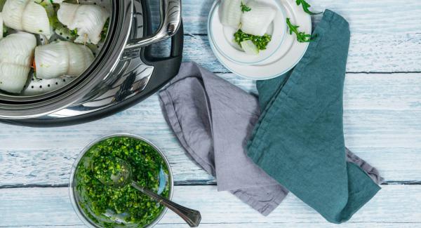 At the end of cooking time, remove Combi sieve insert and Softiera insert. Serve the fish rolls with the remaining pesto.