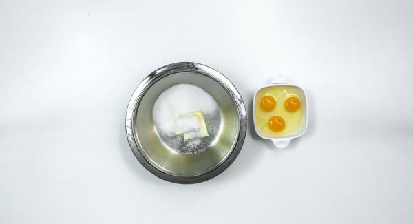 Cream butter with sugar and vanilla sugar. Gradually stir in the eggs.