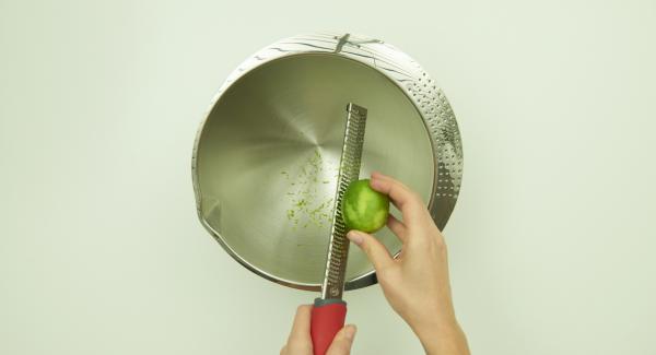 Grate lime peel and mix with all ingredients including and up to the eggs to make the batter. Let it rest for approx. 30 minutes. Squeeze Juice.