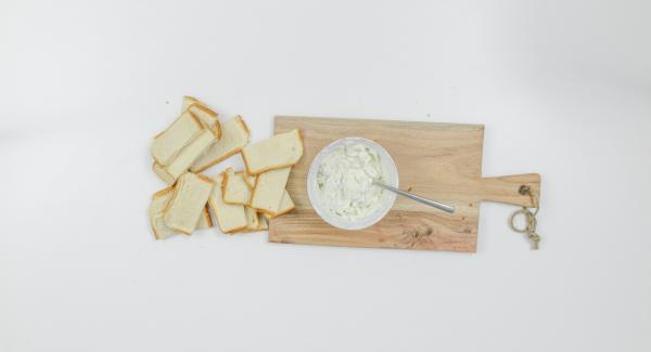 Peel garlic, dice finely. Mix with ricotta and blue mould cheese, season with salt and pepper.