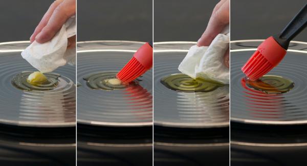 Reduce to low level and add fat. Spread it uniformly in the oPan large.