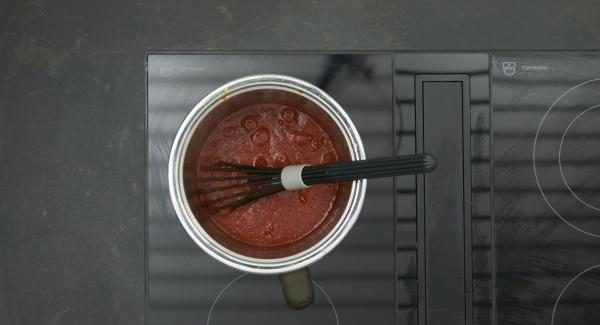 As soon as the Audiotherm beeps on reaching the vegetable window, set stove at low level. Add gorgonzola, parmesan and cream and simmer, stirring occasionally, until a smooth and creamy sauce is obtained.