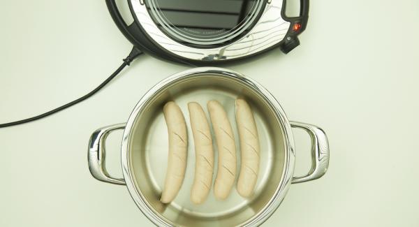 As soon as the Audiotherm beeps on reaching the roasting window, set at level 2 and place the sausages with the cut side up in the pot and place pot in inverted lid.