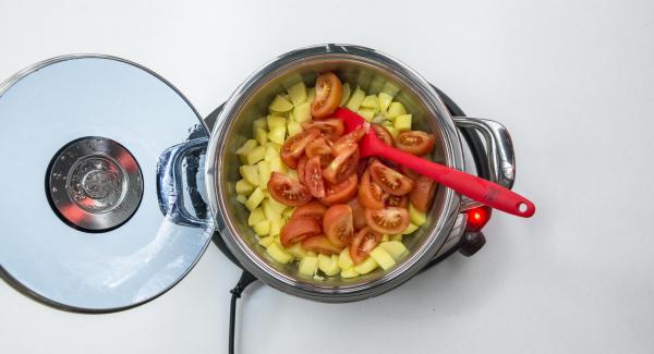 Add the potatoes and tomatoes and mix well. Set Navigenio to  "A", enter approx. 15 minutes cooking time in the Audiotherm, fit it on Visiotherm and turn until the vegetable symbol appears.