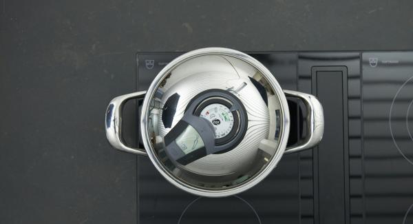 Place pot on hob and set it at highest level. Switch on Audiotherm, enter approx. 8 minutes cooking time in the Audiotherm , fit it on Visiotherm and turn it until the vegetable symbol appears.