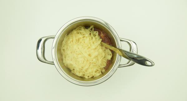 Remove the NonSoloPasta insert from the pot and drain. Mix sauce and noodles and refine with parmesan.