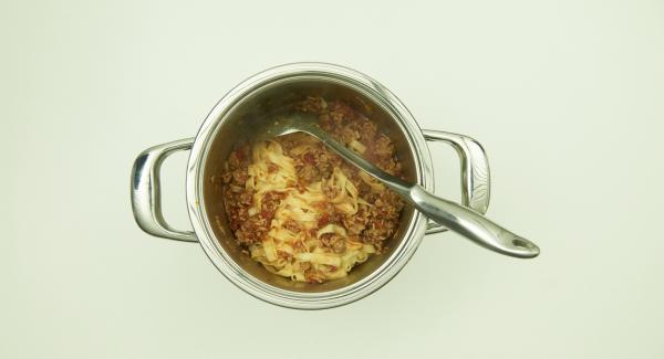 Remove the NonSoloPasta insert from the pot and drain. Mix sauce and noodles and refine with parmesan.