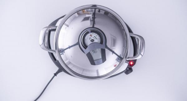 Place pot on Navigenio and set it at level 6. Switch on Audiotherm, fit it on Visiotherm and turn it until the roasting symbol appears. As soon as the Audiotherm beeps on reaching the roasting windwo, set at level 2 and roast for approx. 5 minutes.