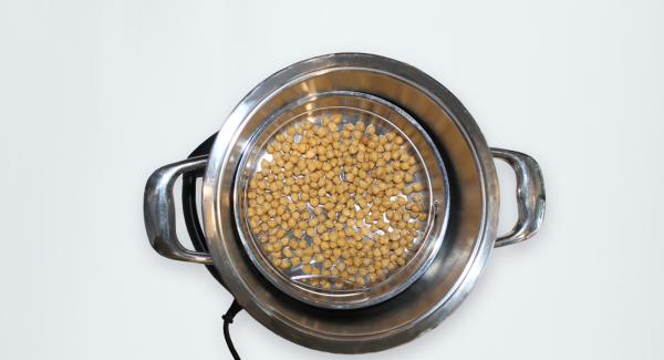 Place the Softiera bowl inside the pot over the fava beans and place the chickpeas inside the Softiera Bowl with 300 ml of water.