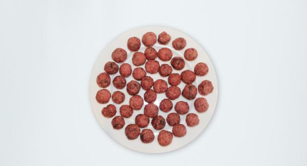 Mix the meat with 1/2 of the black pepper, 1/2 of the cinnamon and 1/2 ts of salt. Shape the mixture into small balls.